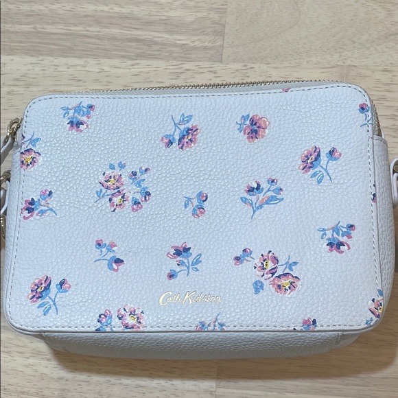 Cath Kidston Cream ditzy Floral leather camera crossbody bag - Picture 2 of 13